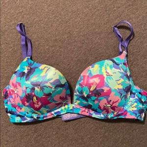 Lot (8) Victoria’s Secret 34B push up bras